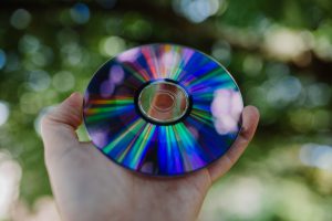 Har den moderna teknologin gjort att vinylskivan, kassettband och CD-skivan försvunnit